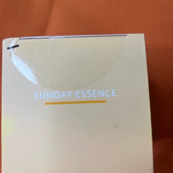 Super Glow Up Vitamin C Day Cream - Orange and Pink - Picture 7 of 9